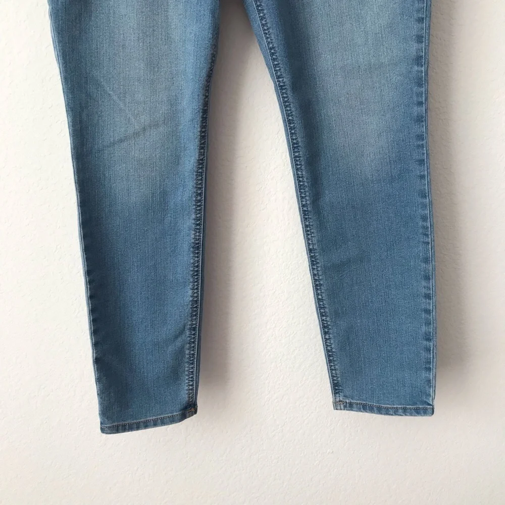 New! Old Navy Ankle Length Cropped Medium Wash Skinny Jeans 12